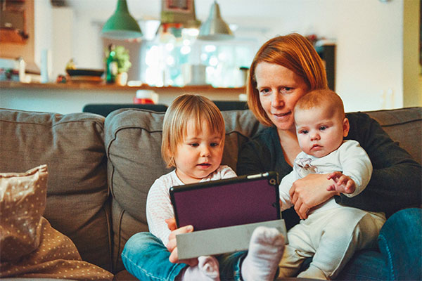 family home shopping on a computer
